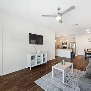 lavish-2br-apartment-in-tampa.hotelstampa.org/