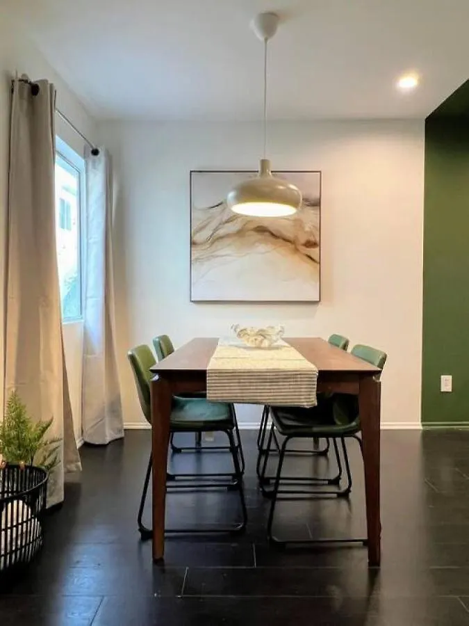 2Br Suite In The Heart Of Hollywood -Br5 Los Angeles 0*,  United States
